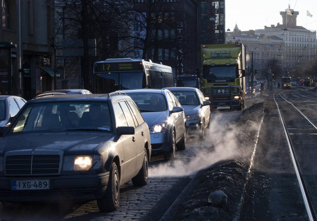 Finlands klimatpanel varnar för utökade klimatutsläpp från trafiksektorn i en ny analys. Foto: Magnus Östman