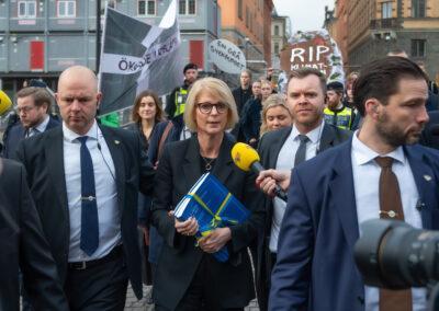 Kritiker: ”Total nedmontering av klimatpolitiken i Sverige”