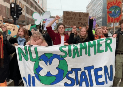 Svenska ungdomar stämmer staten för usel klimatpolitik