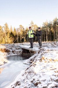 Jens Ekdal och Jesper Rydin befarar att torvbrytningen kommer att försvaga artrikedomen och kontaminera grundvattnet. Foto: Sofia Beijer