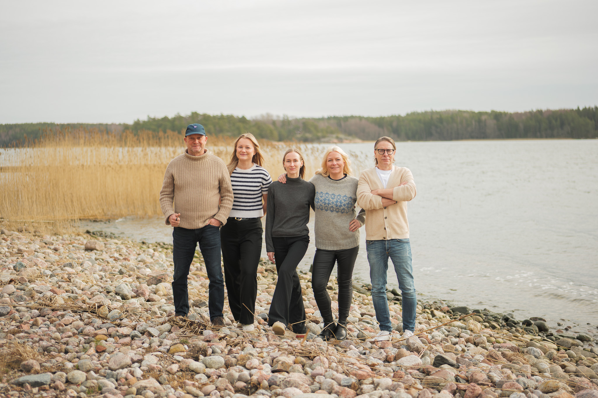 Timo Ketonen (längst till vänster), Matilda Gustafsson, Alina Sippolainen, Sini Toivonen och Patrik Anckar på A’Pelago jobbar för ett renare Östersjön. Foto: A'Pelago