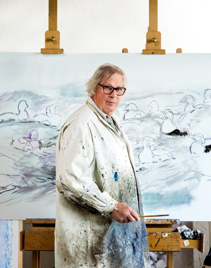 I ateljén växer fältskisser och anteckningar till stora målningar. Foto: Håkan Lindgren